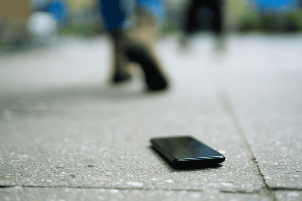 Lost phone on empty subway seat